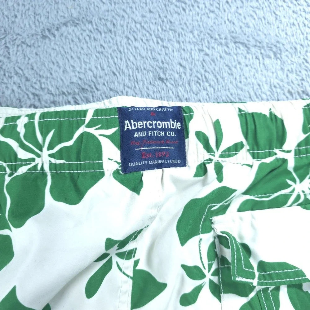 Abercrombie & Fitch Swim Trunks Mens Medium Green Floral Tugger Cargo Hawaiian